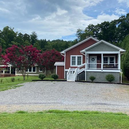 The Farmhouse At Wolfehaven Asheville Exterior foto