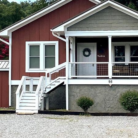 The Farmhouse At Wolfehaven Asheville Exterior foto